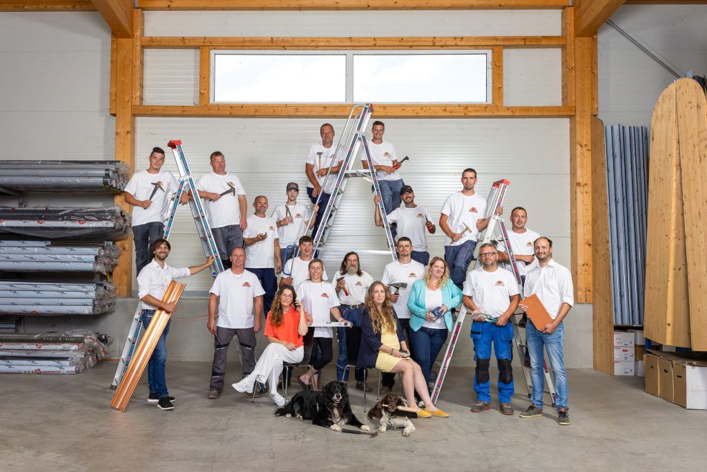 Team Dachdeckerei Springer mit Werkzeug
